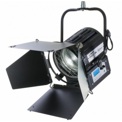 Studio X7 BI-Color, projecteur LED Fresnel bicolore 2700-6500 K de 360 W pour applications broadcast et cinéma